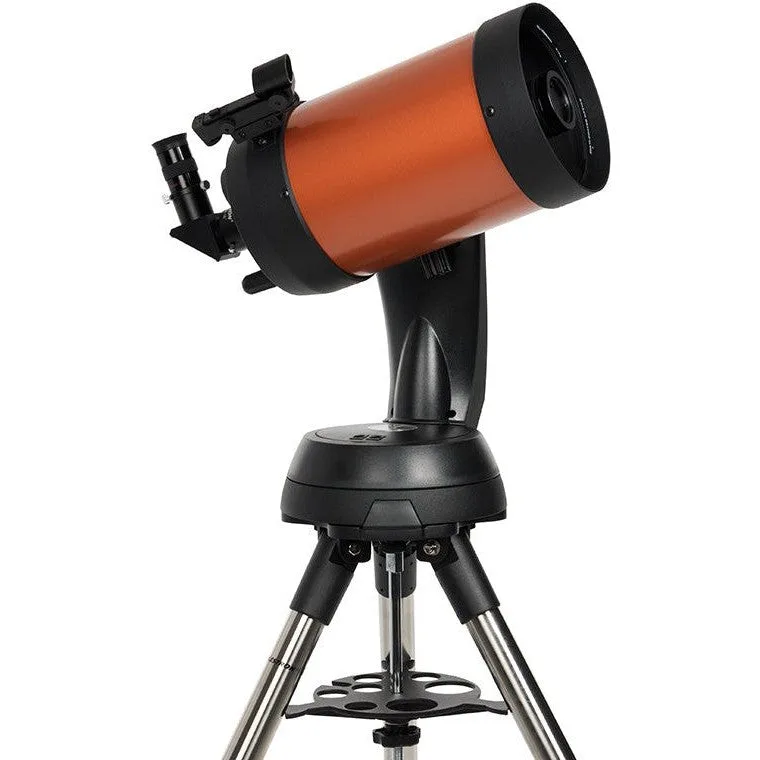 NexStar 6SE vu de côté montrant le bras unique de la monture et le tube orange