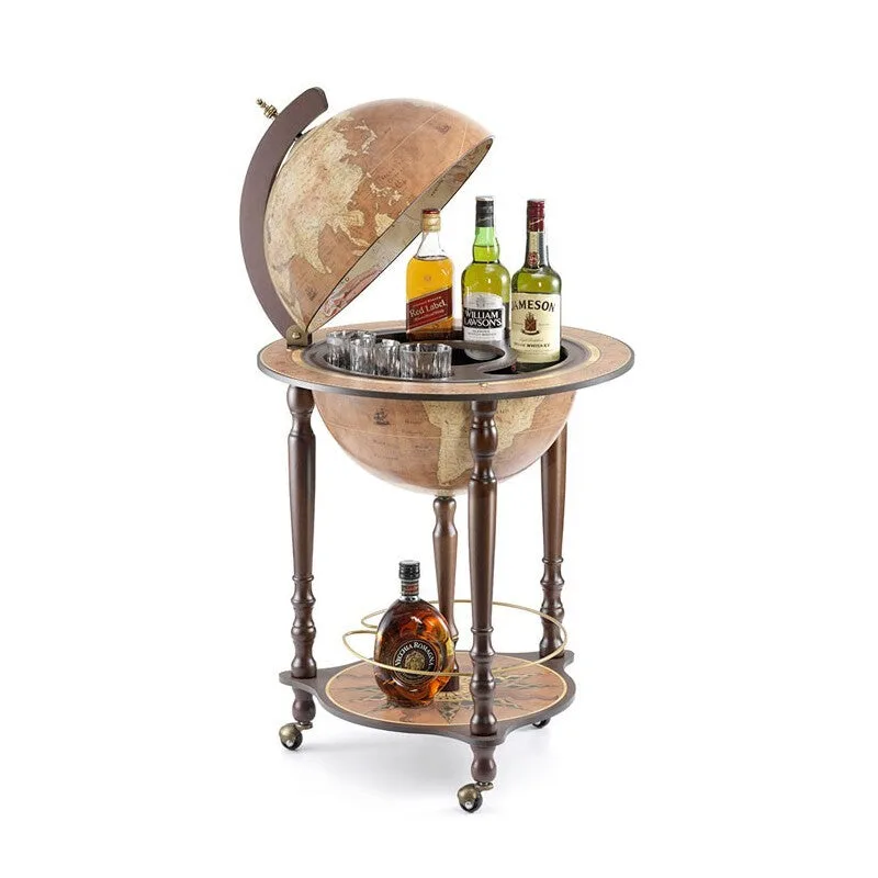 Globe bar Zoffoli Da Vinci ouvert sur ses bouteilles, sur trois pieds en bois et roulettes