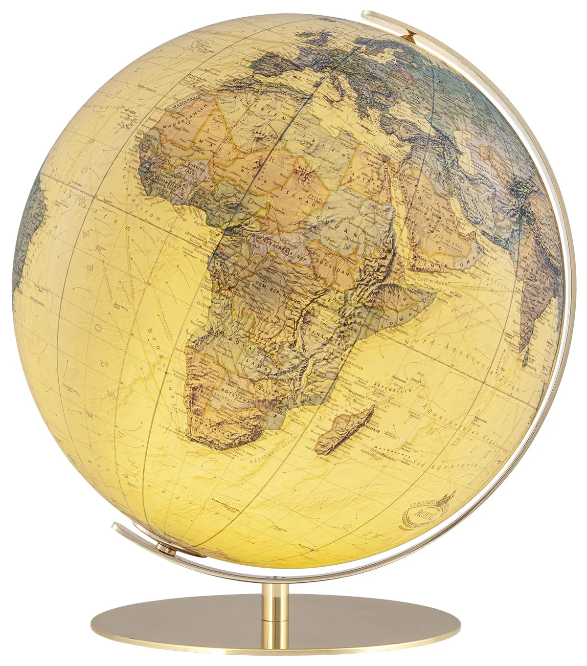Globe de table Columbus Royal Regent allumé, carte physique aux teintes jaunes, sur un pied en laiton