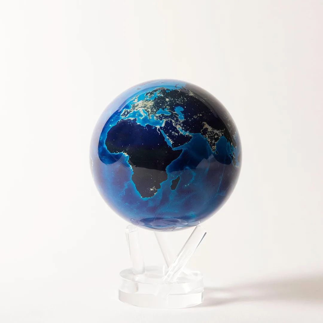 Globe Mova Terre la nuit, océans bleu profond et villes éclairées, sur un support acrylique