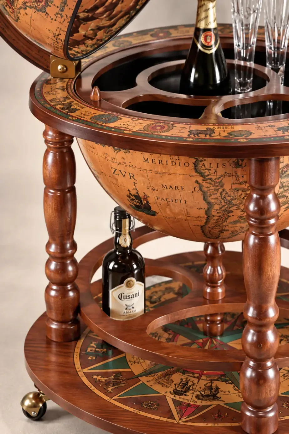 Globe bar Zoffoli Calipso sur roulettes, ouvert, avec bouteilles et verres