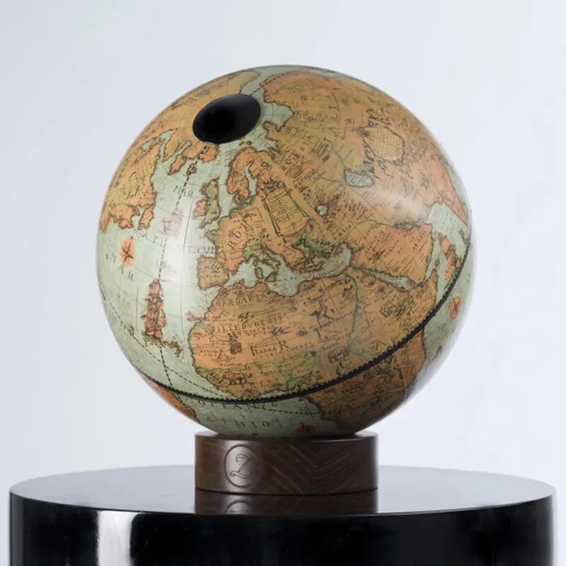 Globe Orbis en version carte ancienne sur son pied en bois