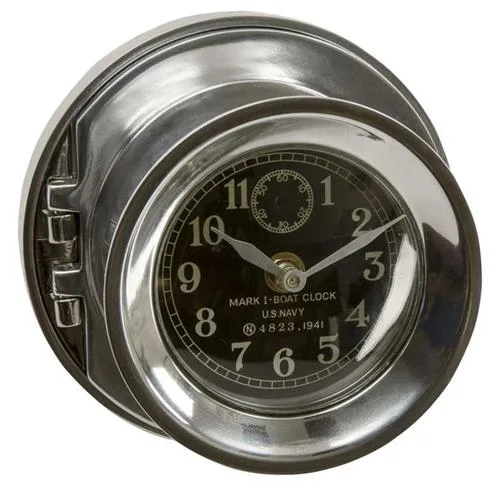 Horloge de marine en aluminium poli à cadran noir, chiffres blancs et petite trotteuse