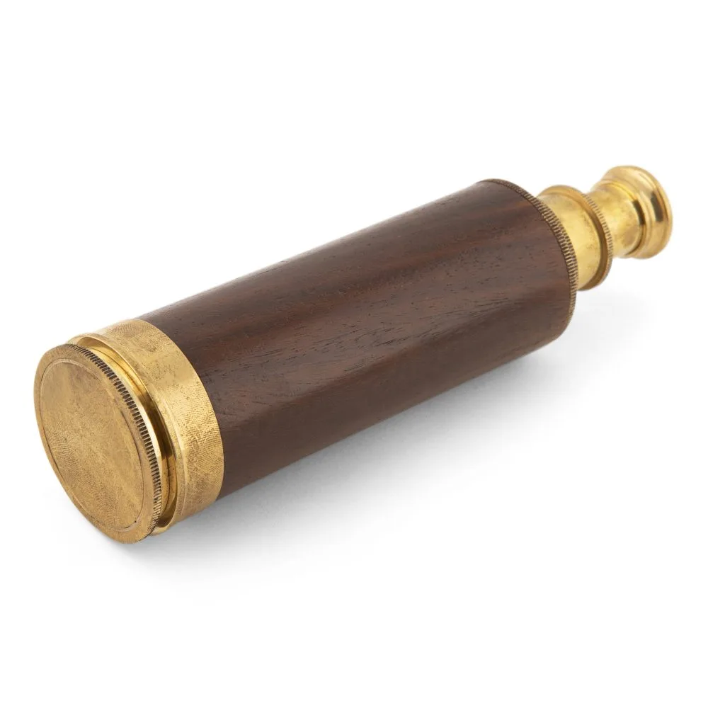 Détail du fût en bois et de la bague en laiton de la longue-vue Officer